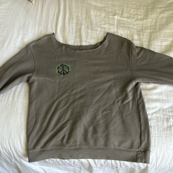 Cute off the shoulder sweatshirt - Picture 1 of 3